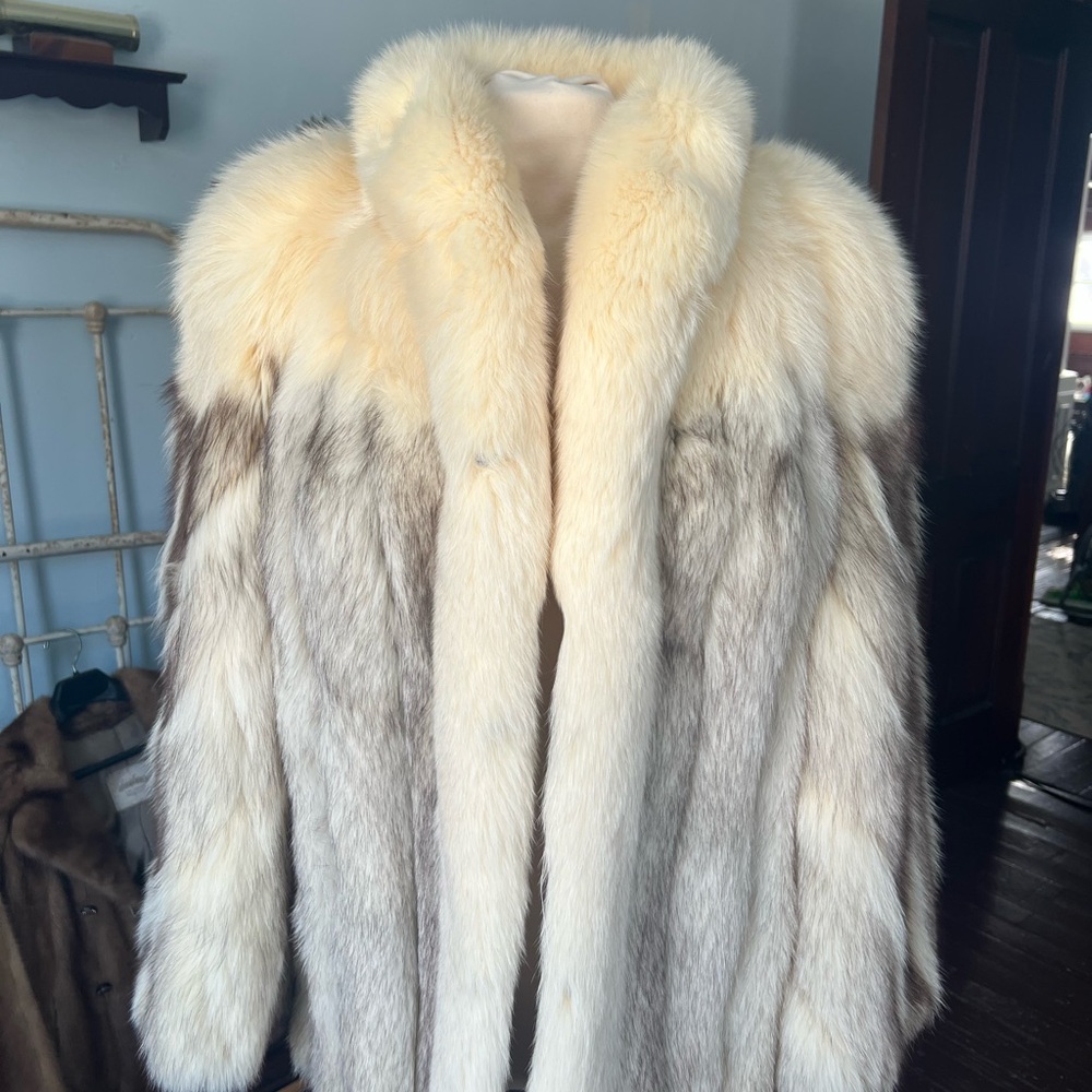Genuine Blue Fox coat - Picture 9 of 11